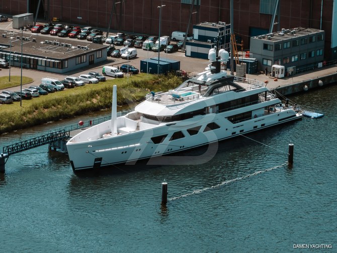 Khalidah yacht exterior 5