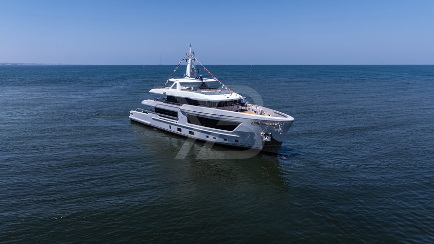 Babbo yacht exterior 3