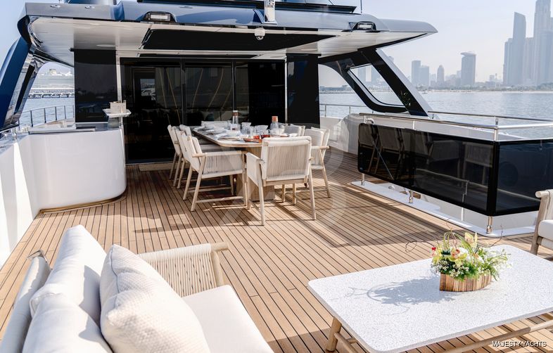Dil yacht exterior 16