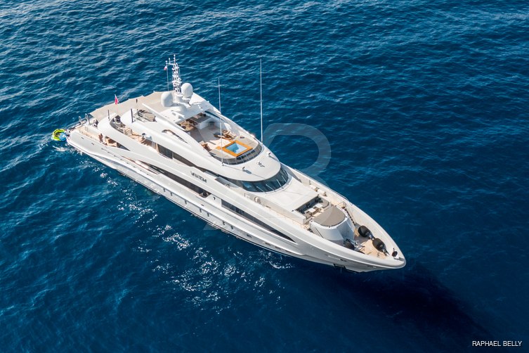 L'Oursin yacht exterior 8