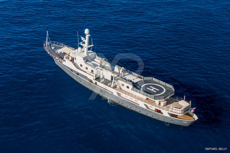 Voyager yacht exterior 4