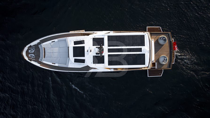 Tuccini yacht exterior 32