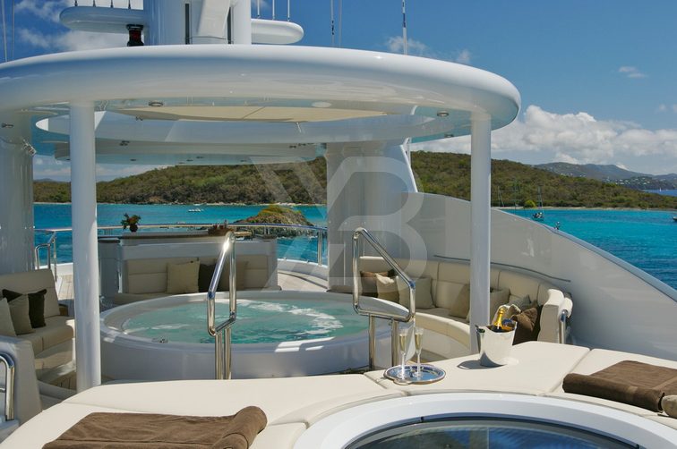 Global yacht exterior 3