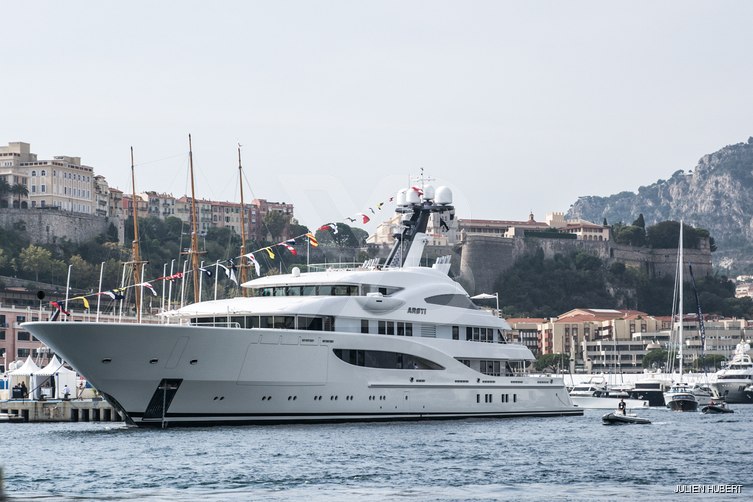 Gigia yacht exterior 10