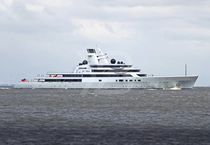 Dragonfly yacht exterior 21