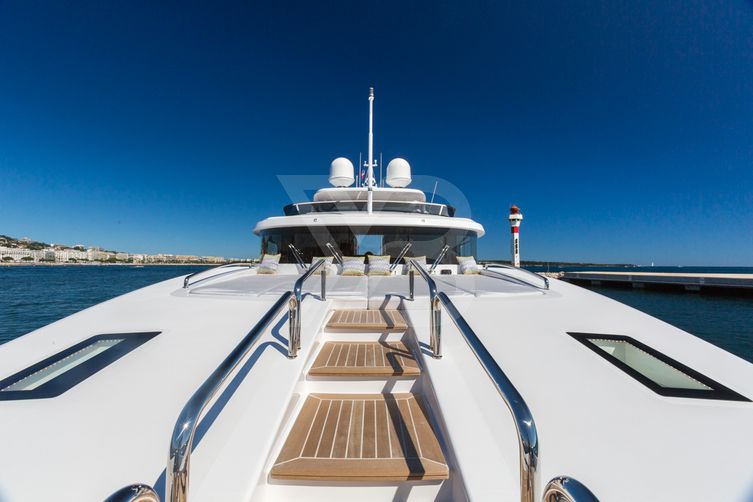 Gala yacht exterior 3