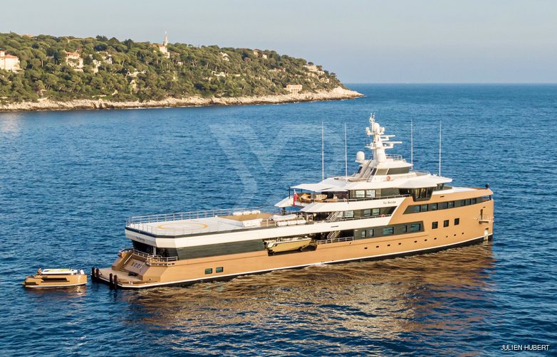 La Datcha yacht exterior 2