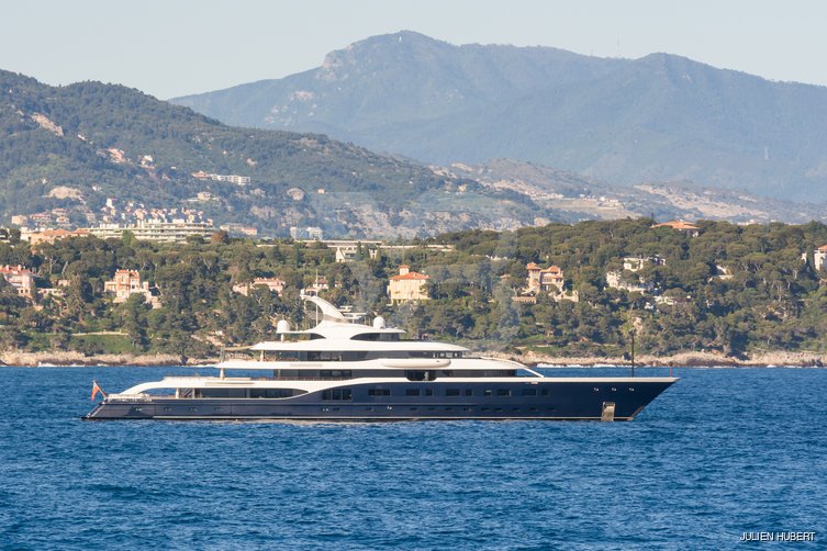 Symphony yacht exterior 33