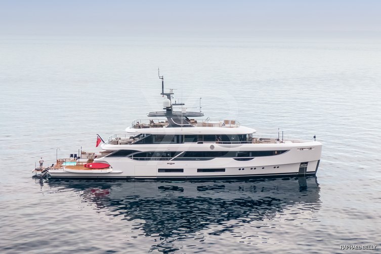 Northern Escape yacht exterior 14