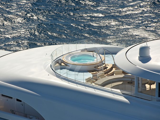 Bella Vita yacht exterior 4