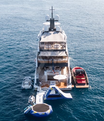 Entourage yacht exterior 24