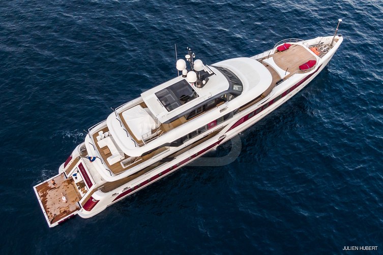 Quinta Essentia yacht exterior 25