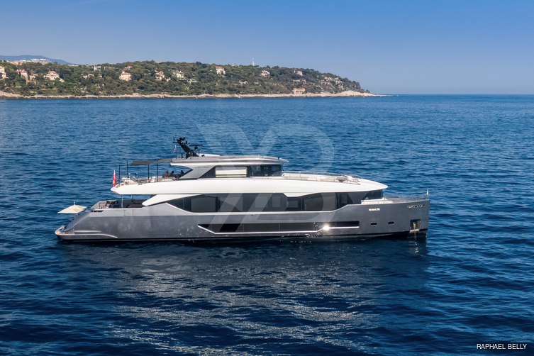 Lady Nina yacht exterior 34