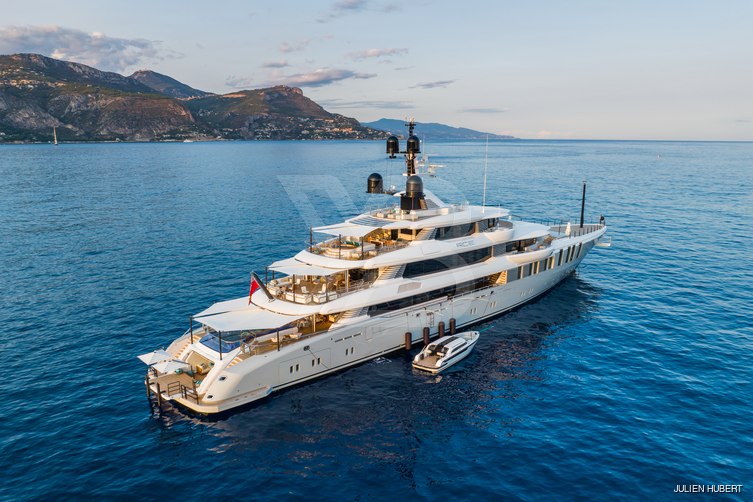 Roe yacht exterior 2