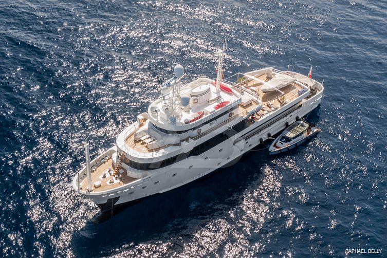 Tribu yacht exterior 14