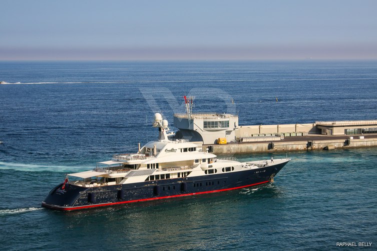 Cocoa Bean yacht exterior 9