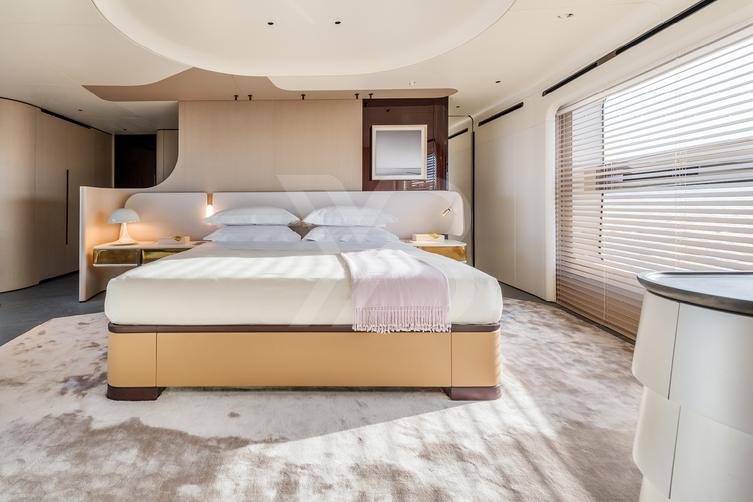 Tanelorn yacht interior 19
