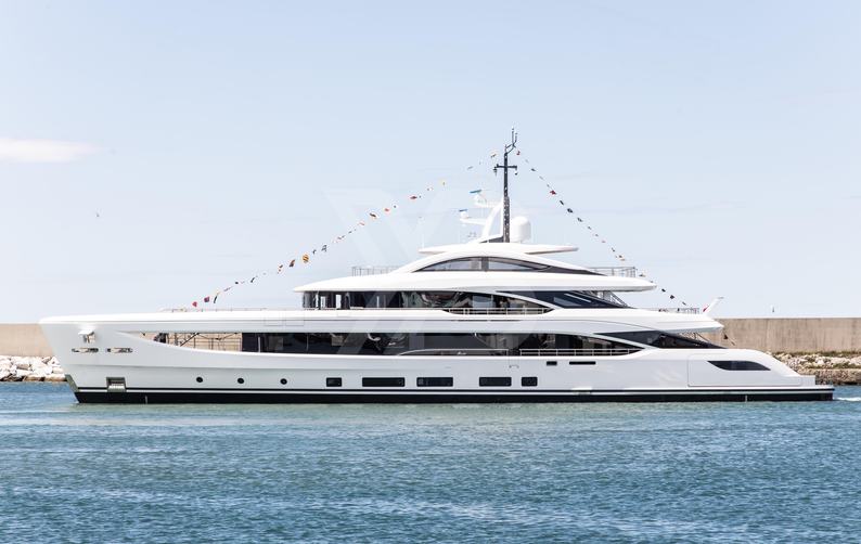 Alunya yacht exterior 13