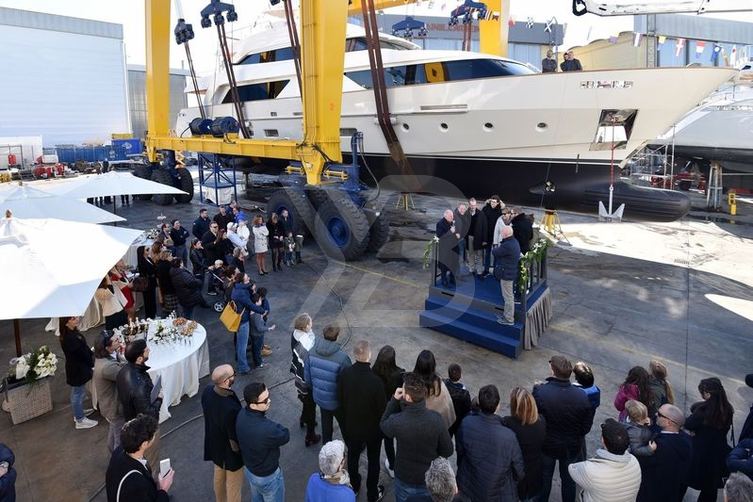 Akar XIII yacht exterior 4