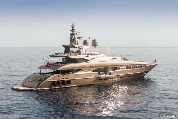 Mrs L yacht exterior 3