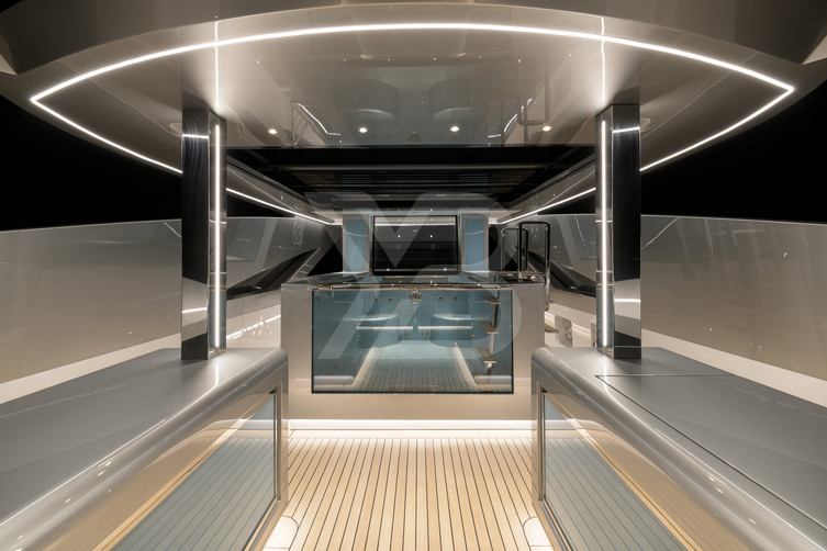 EIV yacht interior 4