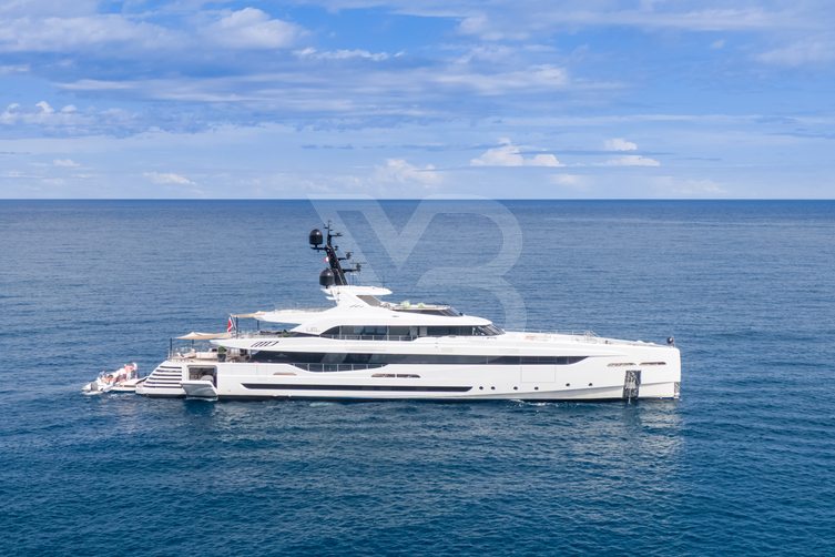 LEL yacht exterior 31