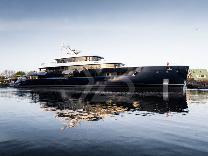 Les Cinq yacht exterior 12