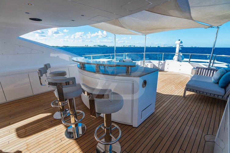 Bella Vita yacht exterior 4