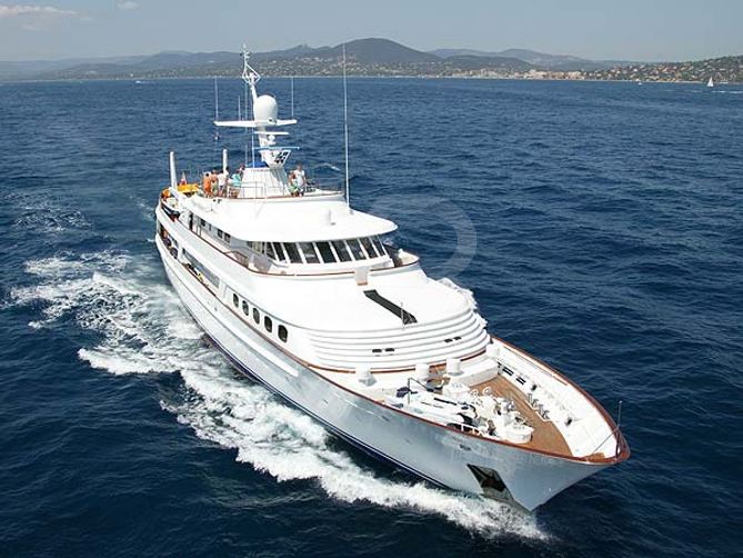 Lady Georgina yacht exterior 4