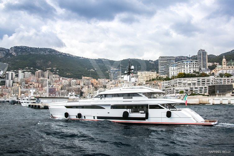 Stern yacht exterior 7