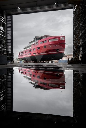 Akula yacht exterior 6