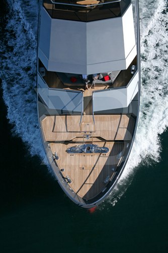 Akiko yacht exterior 21