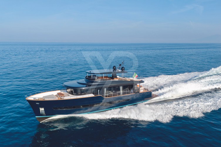 Gipsy VI yacht exterior 2