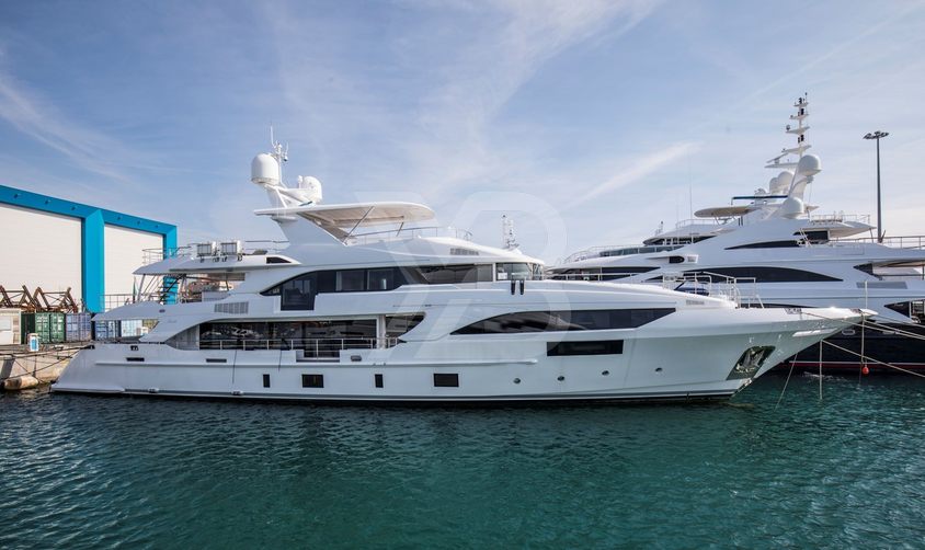 Alegre yacht exterior 2