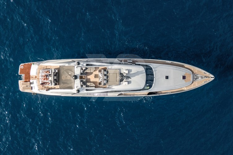 Eight yacht exterior 4