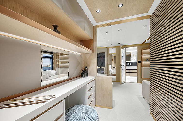 Saint V yacht interior 13