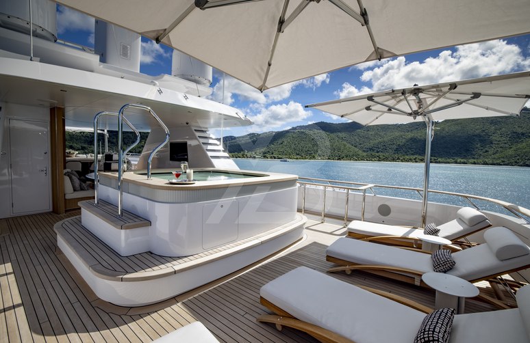 Juneluck yacht exterior 4