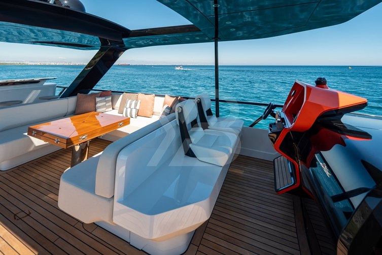 Edge yacht exterior 7