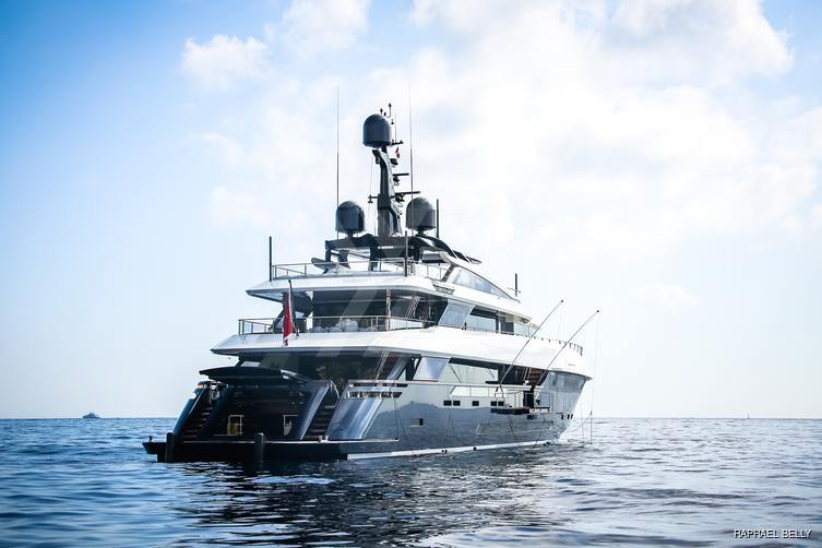 OM yacht exterior 23