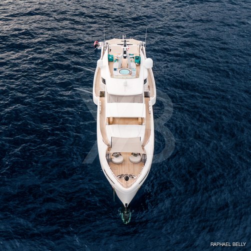 Timeless yacht exterior 11