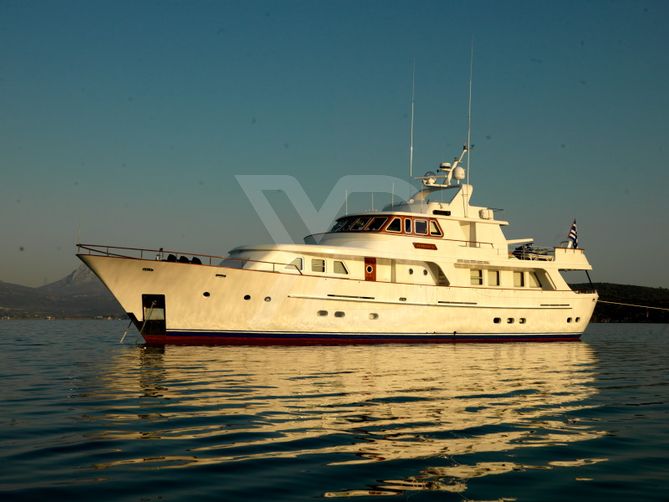 Suncoco yacht exterior 3
