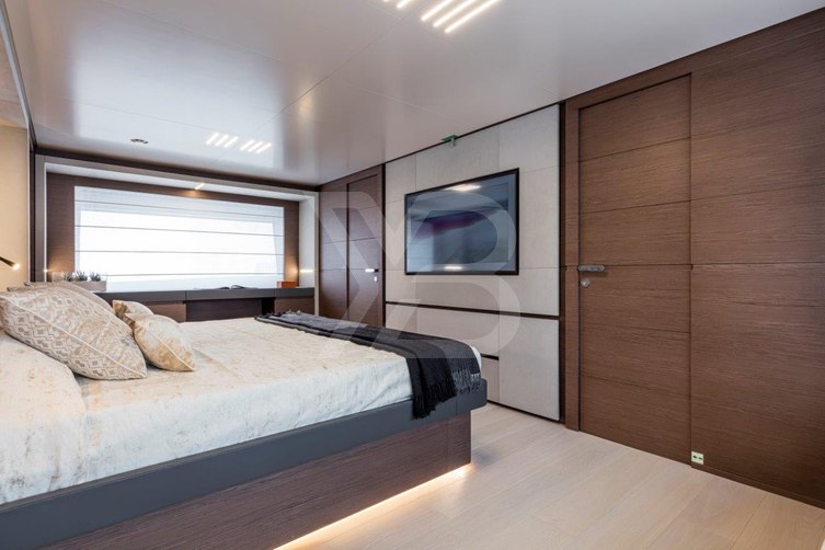 Roma VII yacht interior 16