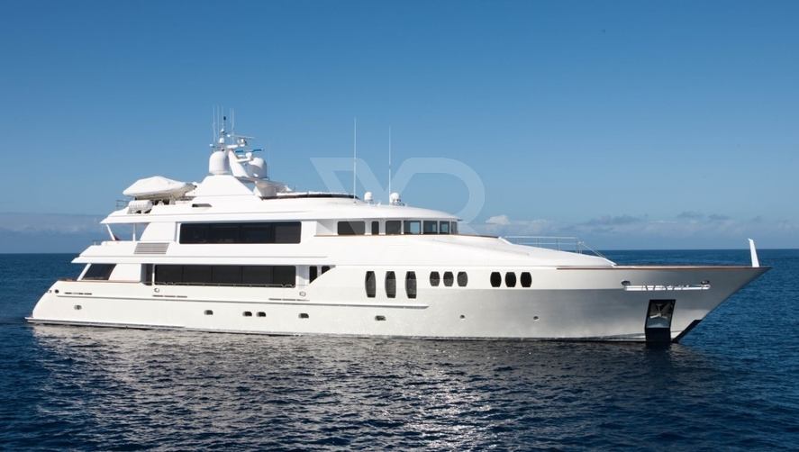 Carpe Diem yacht exterior 8