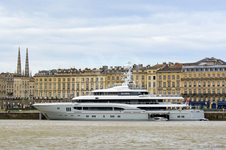 Global yacht exterior 9