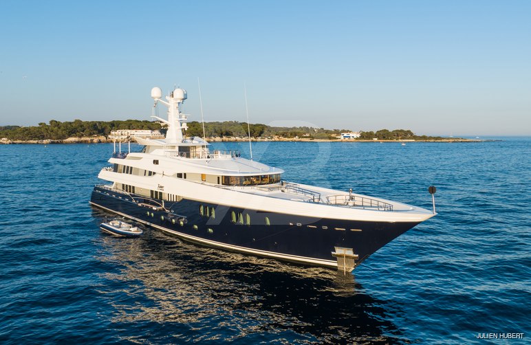 Kaiser yacht exterior 17