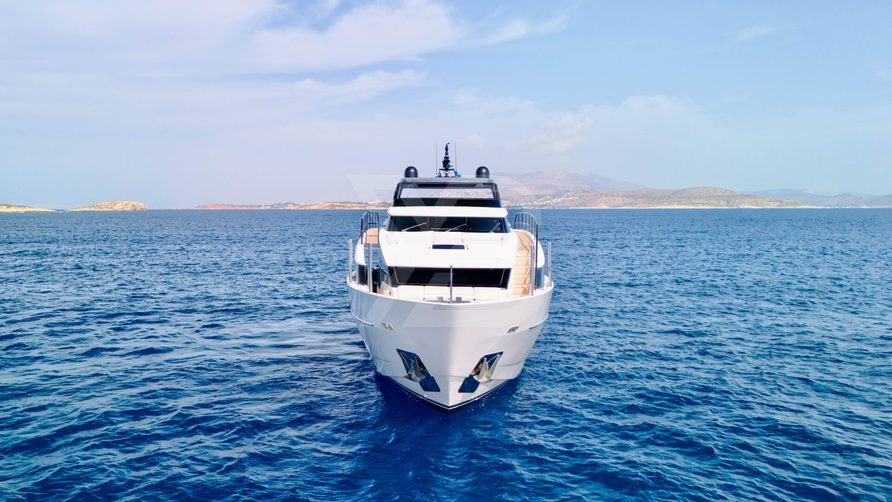 SL90A/832 yacht exterior 3