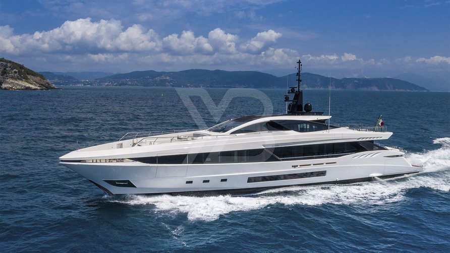 MA yacht exterior 13