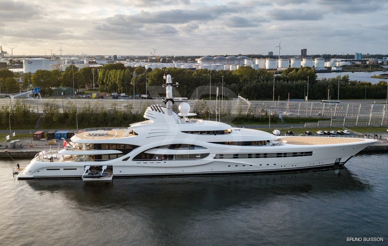 Anna yacht exterior 12