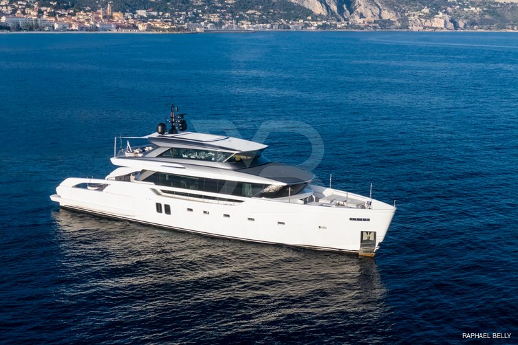 H yacht exterior 7