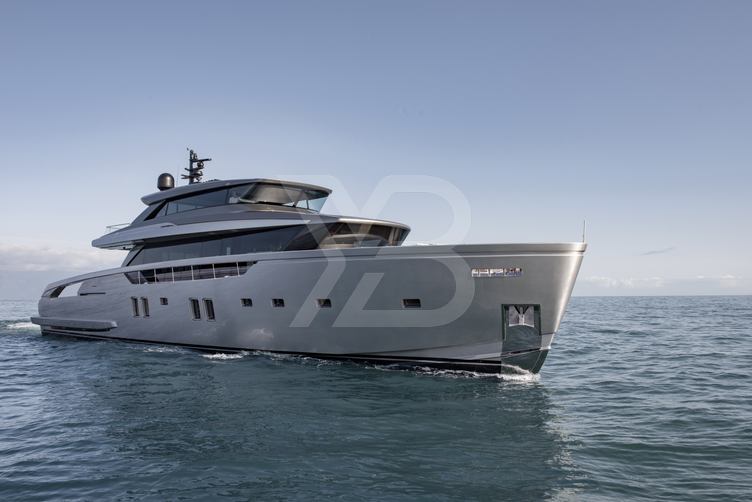 Sensa yacht exterior 2